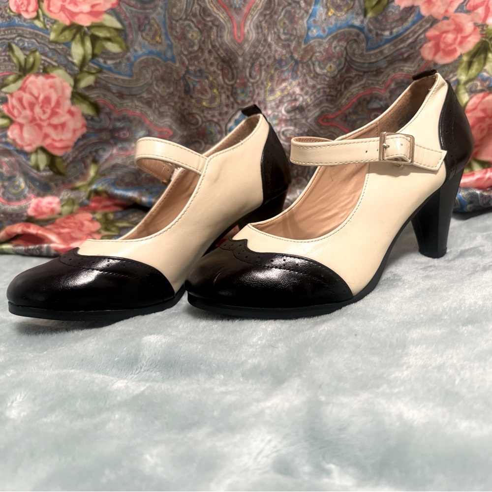 Vintage black and white oxfords heels